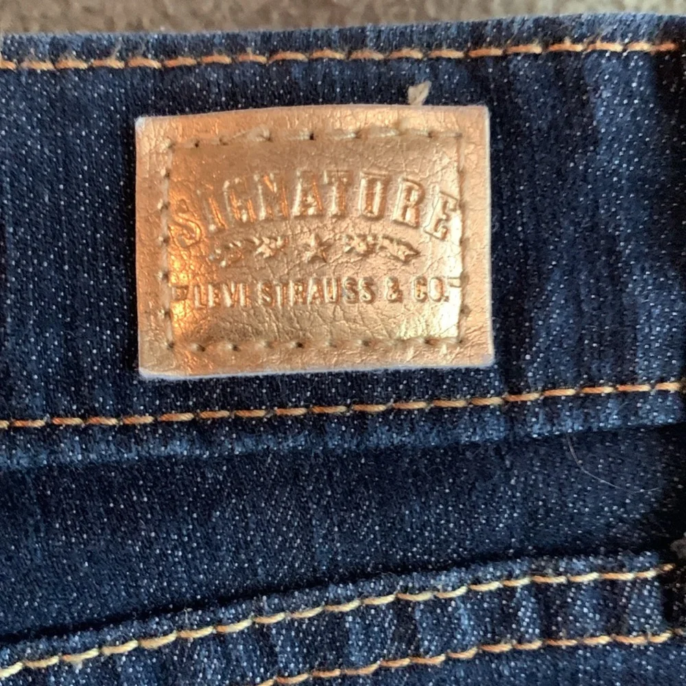 Levi’s Signature totally shaping skinny jeans. Size 6. 28 x 32 - Picture 6 of 7